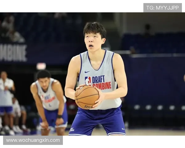 小吧探班杨瀚森训练现场轻松氛围中专注打磨罚球技巧